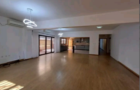Arrenda-se moradia T3+1 no Bairro do Triunfo