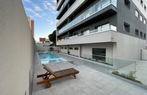 Arrenda-se apartamento T3 sem moveis na Polana Residence.