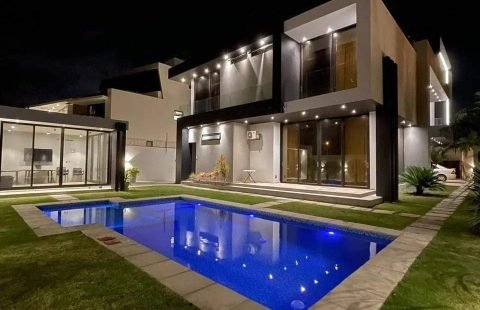 Vende-se moradia T4 na Costa do Sol , Mapulene.
