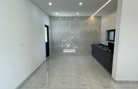 VENDE-SE VIVENDA T3 NO BAIRRO DE LAULANE, À BEIRA DA ESTRADA