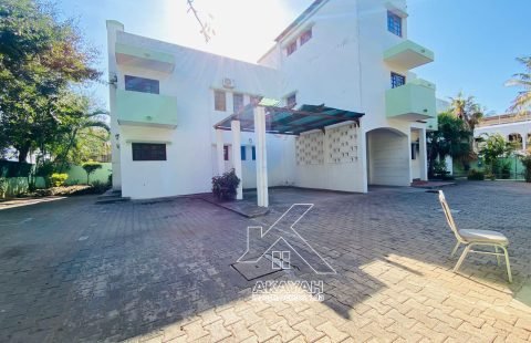 Arrenda-se moradia duplex T6 na Av. Armando Tivane, próximo à Igreja Santo Antônio da Polana.