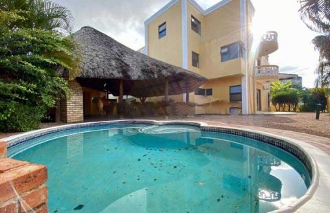 Vende-se moradia T5 no Triunfo Velho (Mesquita)