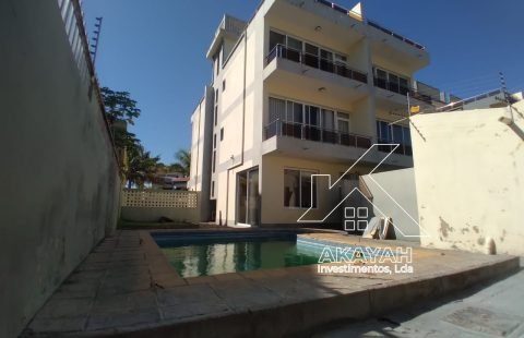 Vende-se Moradia T4 no Triunfo Velho (atrás da Escola)