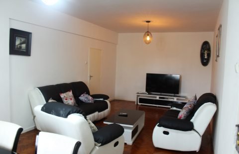 Vende-se Apartamento T3 no Bairro Central.
