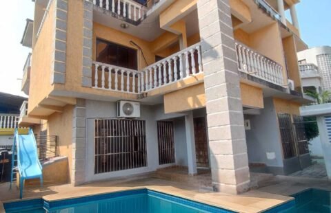 Arrenda-se moradia T5 no bairro Triunfo Velho