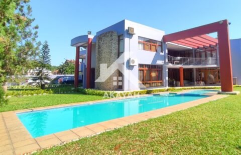 Vende-se luxuosa moradia T4+1 na Cidade da Matola