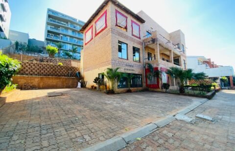 Arrenda-se Moradia T13 Ideal para Escritório (ONG,Bancos, etc) ou habitação na Av. Da Marginal