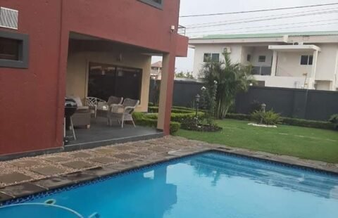 Vende-se Moderna Moradia Tipo 5 no Bairro Triunfo, atrás do Vila Sol