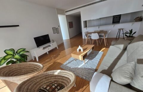 Arrenda-se super Apartamento T1 + 1  mobilado no Condominio Platinum