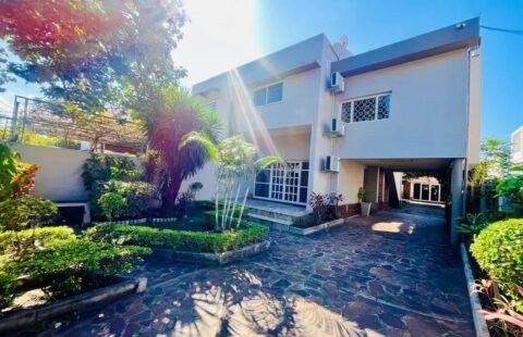 Arrenda-se Moradia T4 na Sommerschield 1, proximo do parquinho.