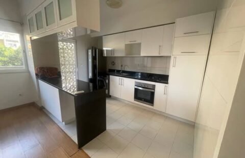 Arrenda-se apartamento T2 sem moveis no Condominio Tilweni