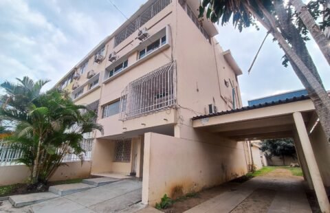 ARRENDA-SE: Moradia T6, com quintal e Jardim na parte traseira, ideal para escritório