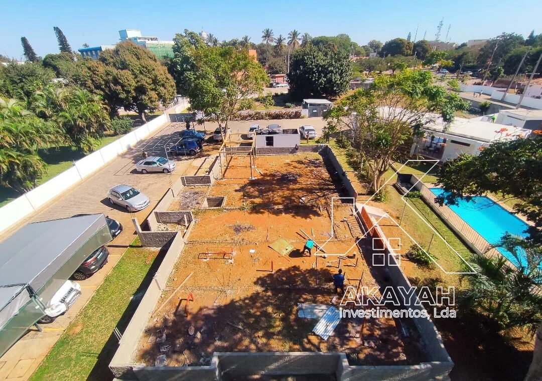 Dentro do Condomínio Residencial Santa Bárbara