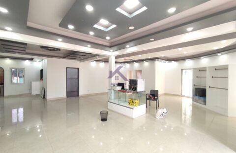 ARRENDA-SE uma Loja com 135 m2  na Av. Marginal [Triunfo]