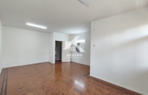 VENDE-SE APARTAMENTO T3, EM UM PRÉDIO CURTO, NA POLANA.