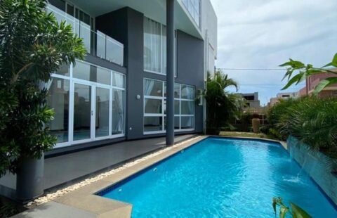 Arrenda-se: Moradia T5 no Bairro Triunfo