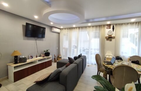 ARRENDA-SE apartamento Mobilado T2 na Umran, próximo ao Jardim dos Namorados