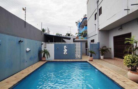 Vende-se Moradia T5 na Av. Marginal