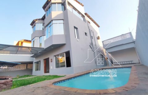 Arrenda-se Moradia T5+1 com Piscina no bairro do Triunfo Velho, a 5 minutos da praia.