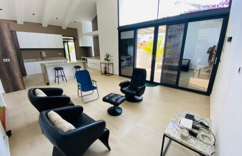 Arrenda-se Moradia T3 em Mapulene – Próximo da Portagem (a 3 minutos da estrada)