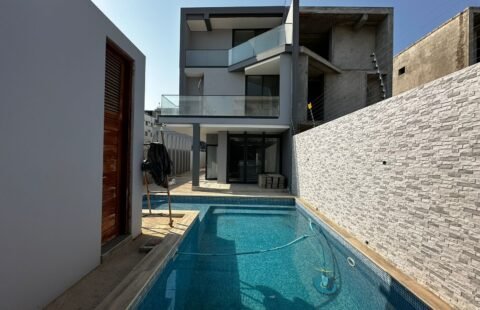 Vende-se moradia T4 próxima ao Aqua Park no Triunfo Novo.