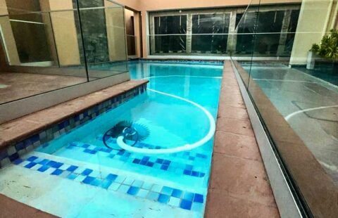 Arrenda-se moradia T5 no condomínio Triunfo Village.