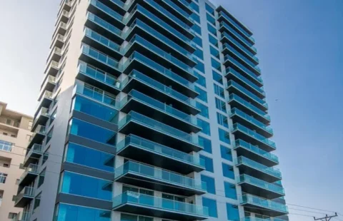 Arrenda-se apartamento sem móveis T4 no Condomínio ZEN, Av. Marginal.