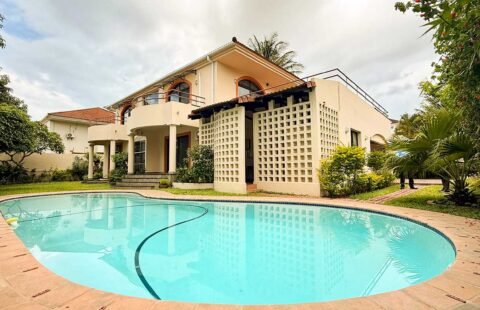 Arrenda-se Moradia T4 no Condomínio Coca-Cola.