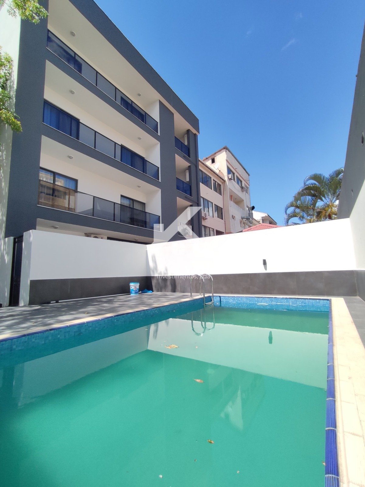 apartamento T3 em prédio curto no bairro da Sommerschield