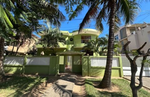 Arrenda-se e Vende-se moradia T5 na Sommerschield II.