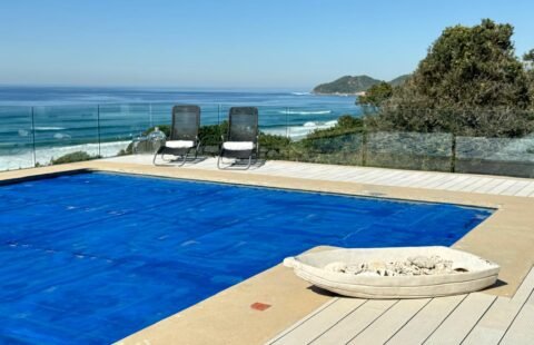 Vende-se Moradia T4 super luxuosa mobiliada com vista para o mar na Ponta de Ouro.