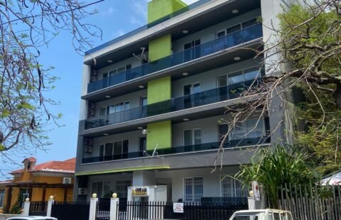 Vende-se apartamento T3 no Condomínio Umran (prédio novo)