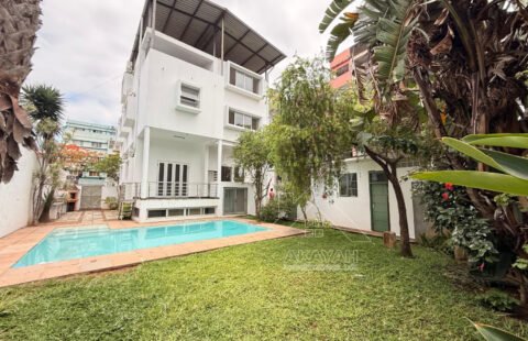 Vende-se e Arrenda-se Moradia T5 no bairro da Polana