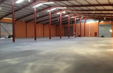 Vende-se armazém na Matola, zona do parque industrial Beluluane