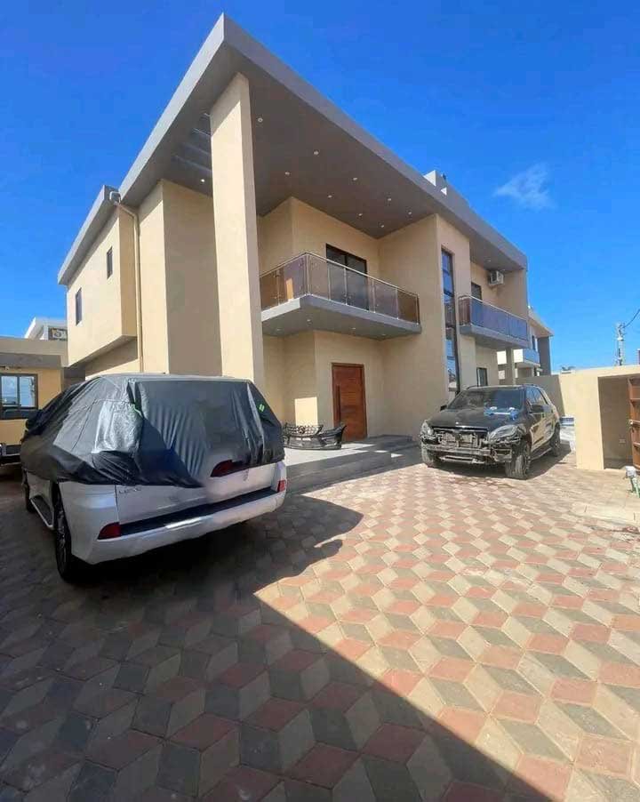 Moradias T4 no Bairro Costa Do Sol