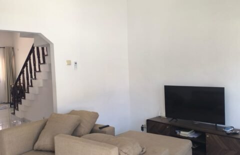 Arrenda-se moradia geminada T4 no Ministério da saúde – ideal para escritório ou ONG.