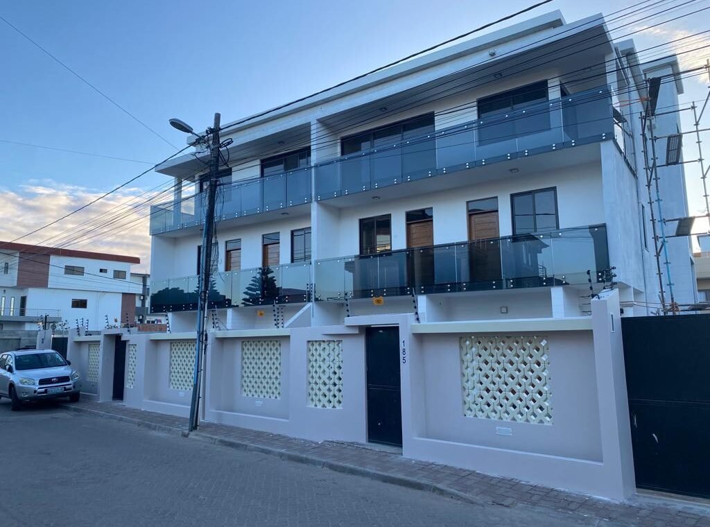 Moradia Geminada T5 para arrendar de 3 Pisos