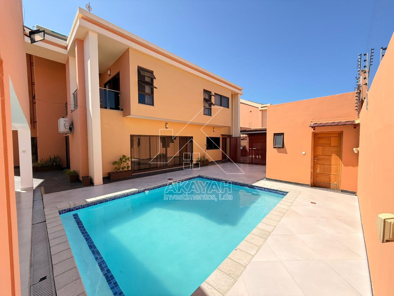 Moradia T4 no Condomínio Triunfo Village