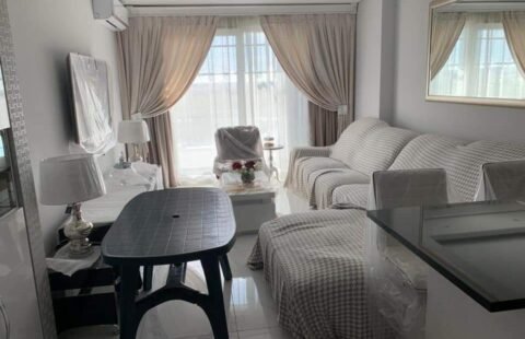 Arrenda-se Apartamento T1 na Avenida Marginal no Condomínio Novo