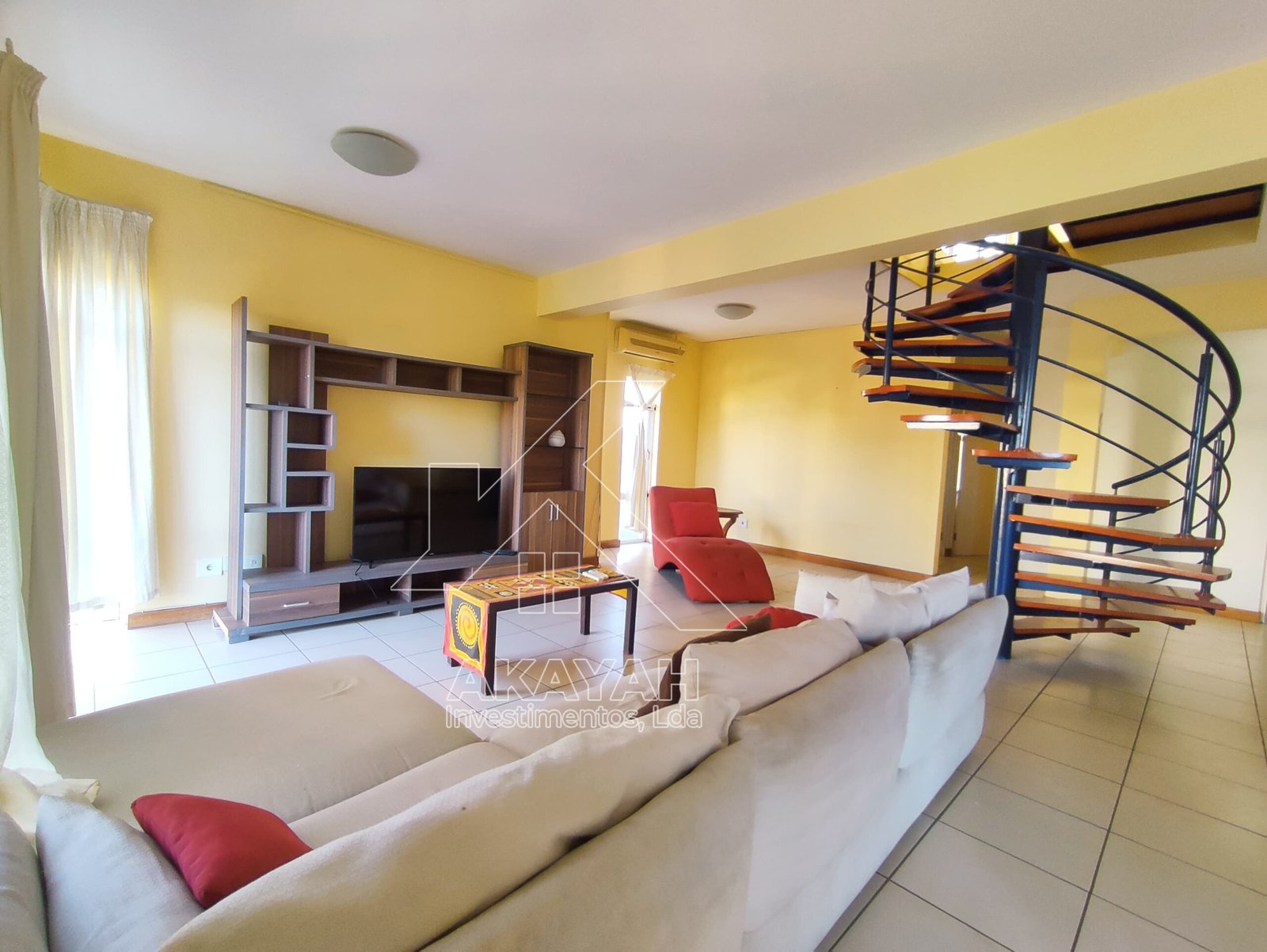 Apartamento T3 Duplex mobilado para arrendar no Condomínio Sun View