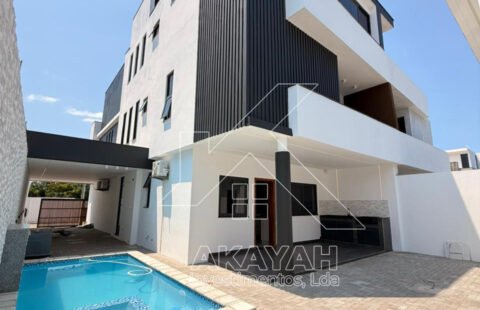 Vende-se Moradia T4 em Condomínio Novo no Bairro do Triunfo