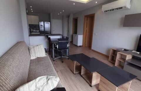 Arrenda-se Apartamento T1 Mobilado – Deco Assus, na Av. Marginal