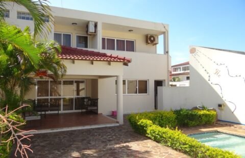 Arrenda-se Moradia T4 Mobilada no Condomínio Aysha Garden, no Triunfo