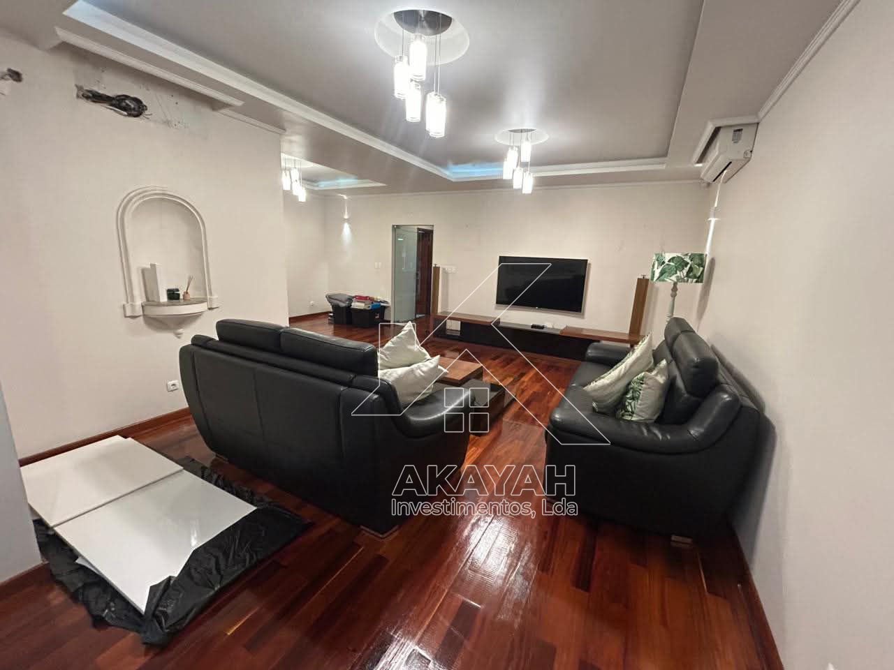 Moradia T4 para arrendar no bairro da Sommerschield