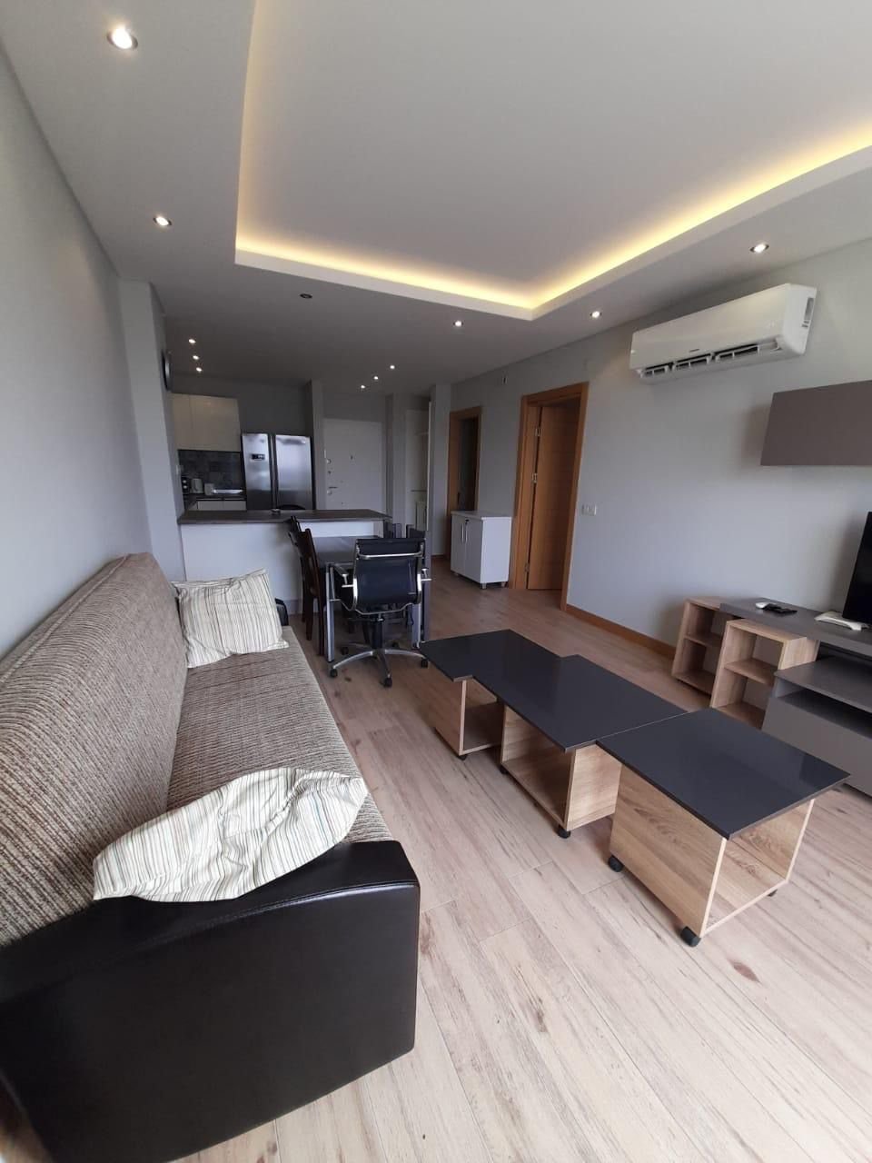 Apartamento T1 mobilado para alugar na Av. Marginal no Deco Assus