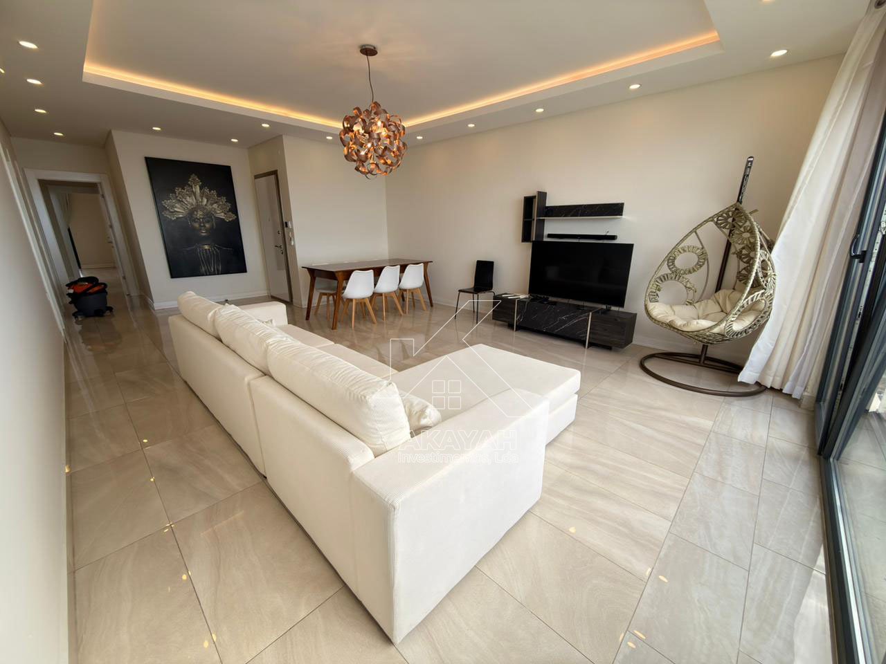 Apartamento T3 em arrendamento com vista ao mar