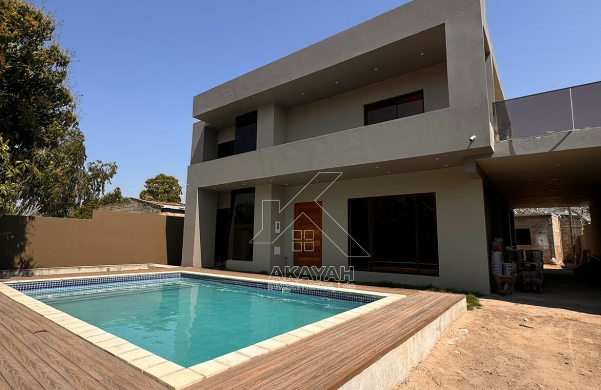 Casas cizenta R/c, primerio andar com piscina na Katembe