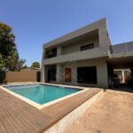Casas cizenta R/c, primerio andar com piscina na Katembe