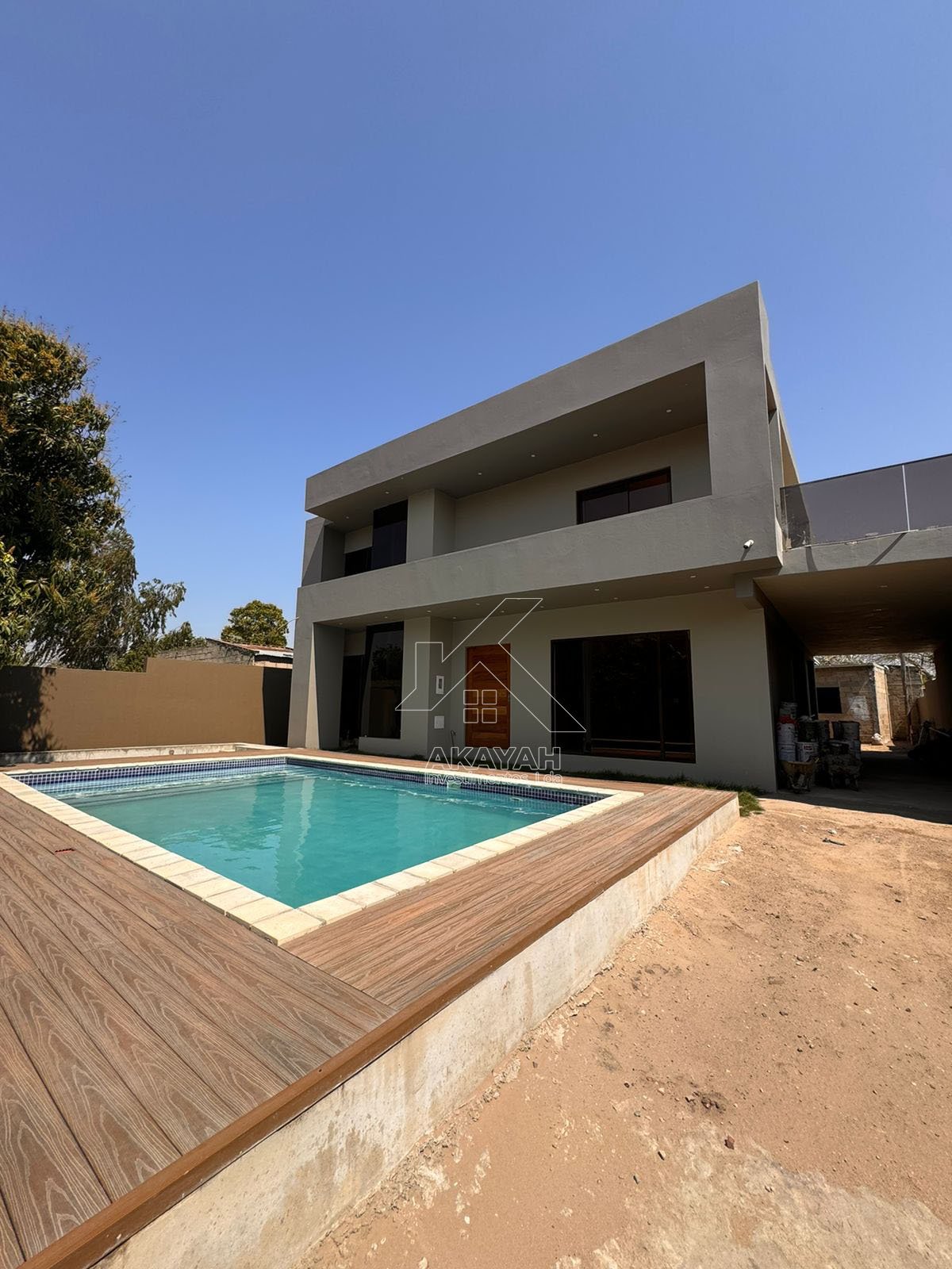 Casas cizenta R/c, primerio andar com piscina na Katembe
