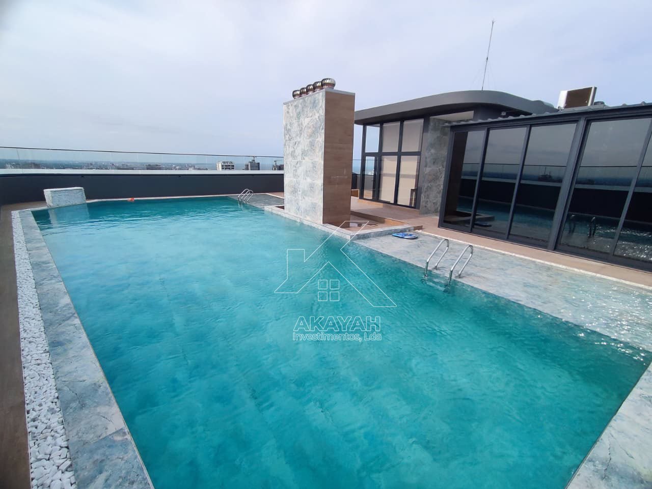 Piscina do edifício VQ Cornes